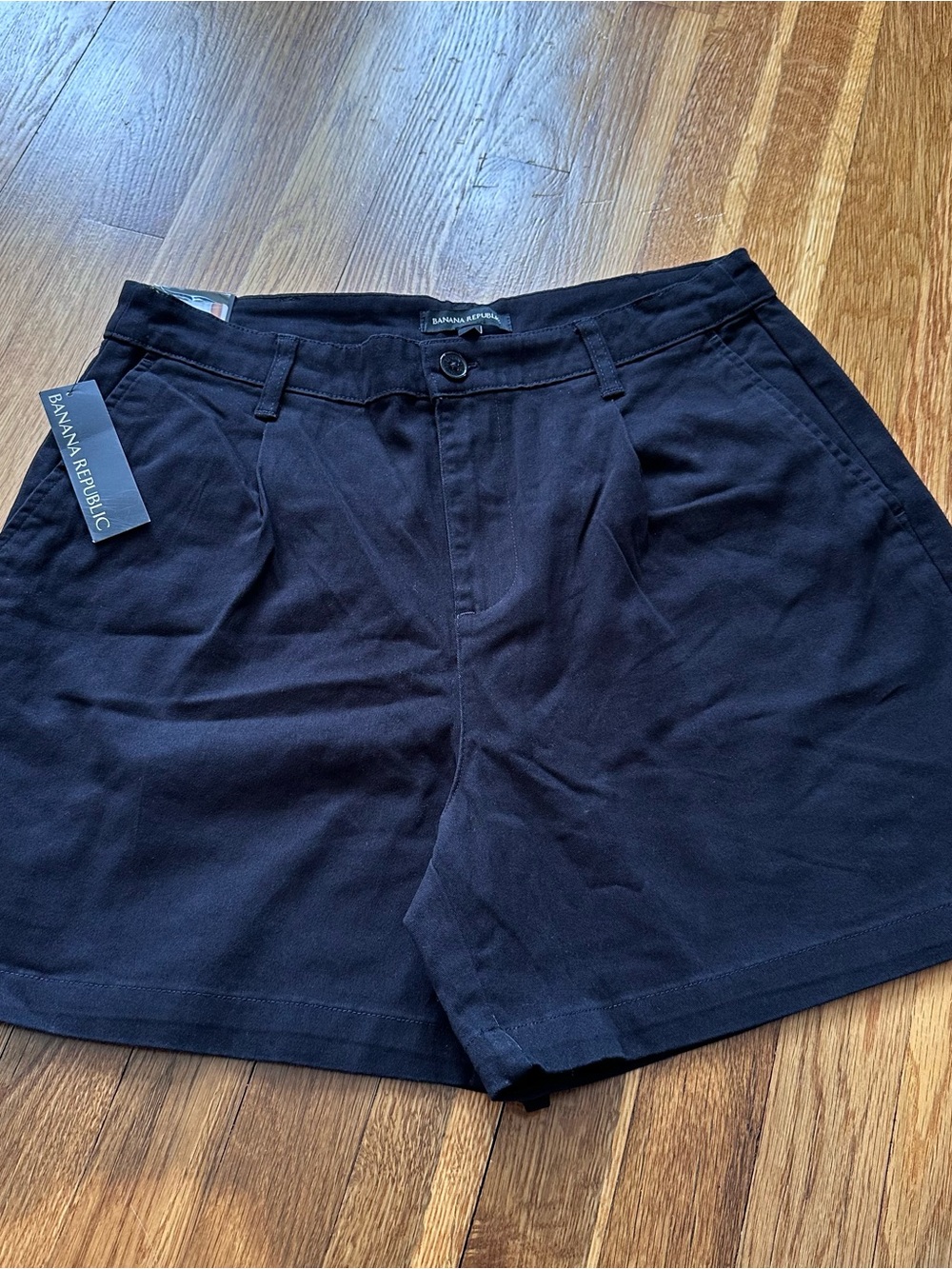 Banana Republic Women's Black Size 10 Pleated Front Stretch Tailored Short NWT